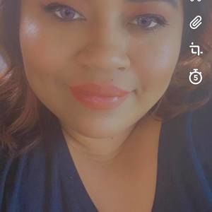 Meet your Posher, Isaura